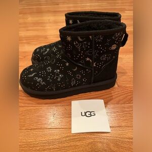 UGG Classic Zodiac Black Mini Boots, Size 7 EXCELLENT CONDITION